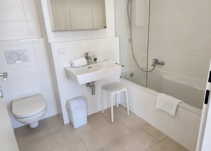 Michael ホテル 3*